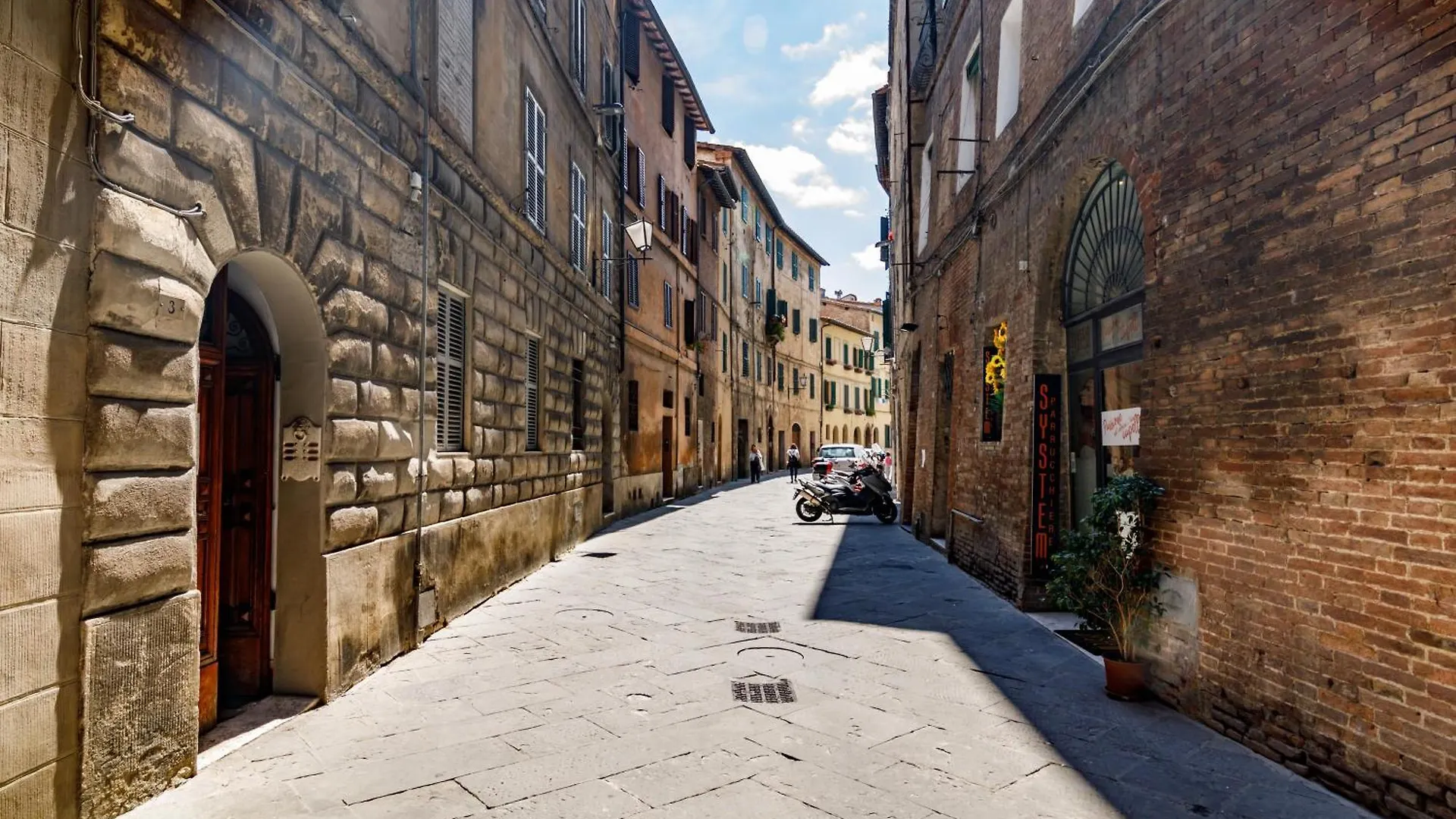 Charme Centro Storico Apartment Siena