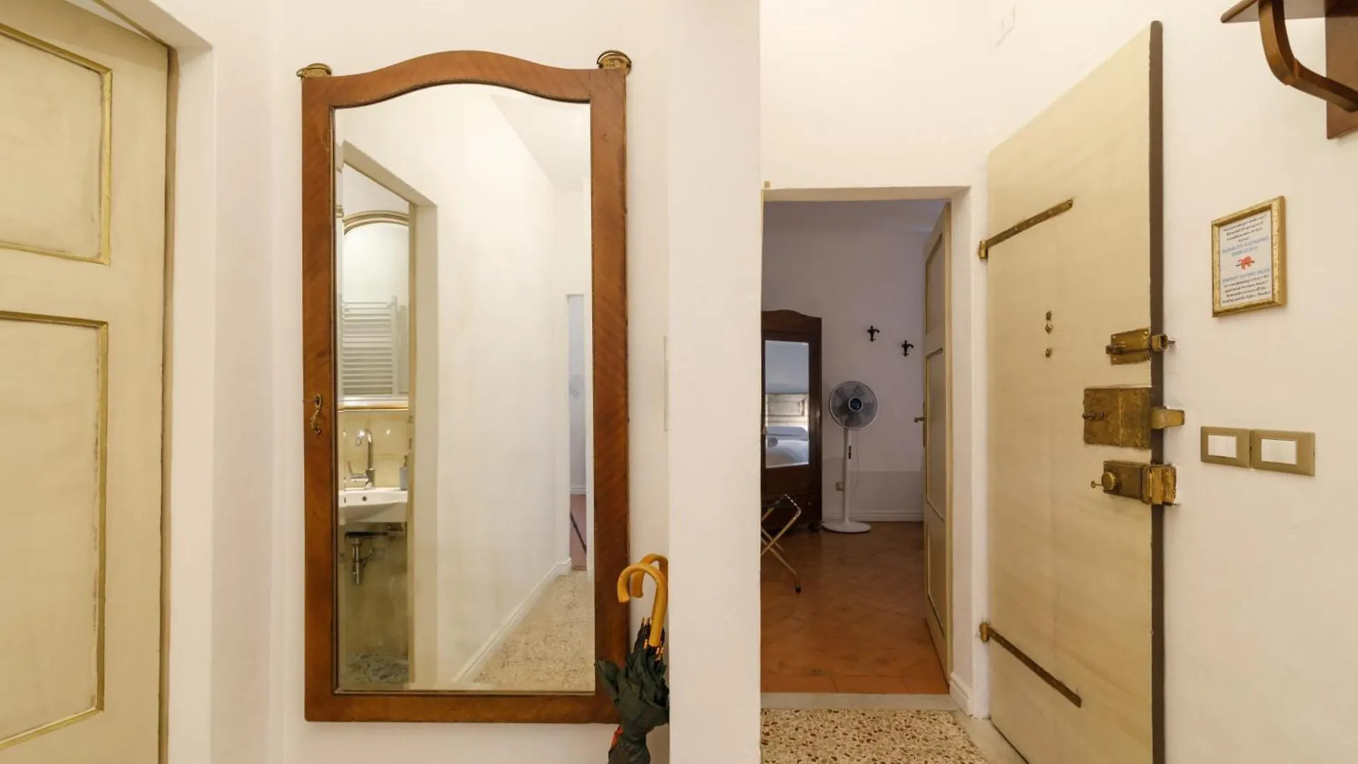 Charme Centro Storico Apartment Siena