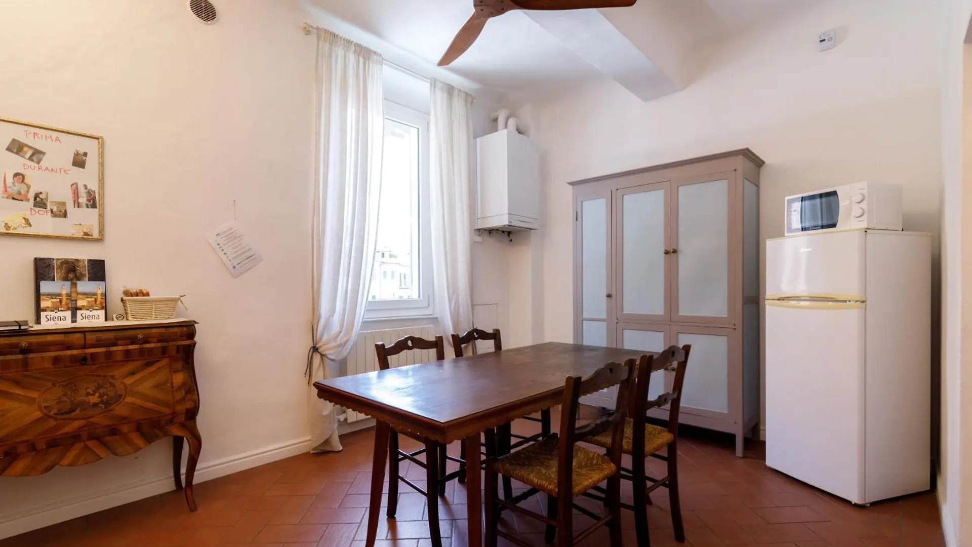 Charme Centro Storico Apartment Siena