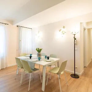  Apartment Ricco Di Comfort, Grande, Luminoso E Comodo Italy