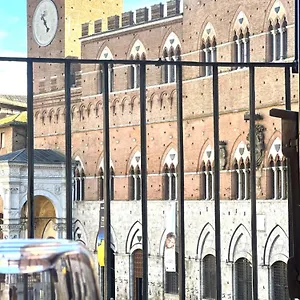 Apartment The Balcony - Piazza Del Campo, Siena